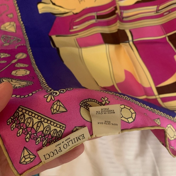 Absolutely beautiful, authentic brand new 100%silk Emilio Pucci large scarf - Picture 6 of 8